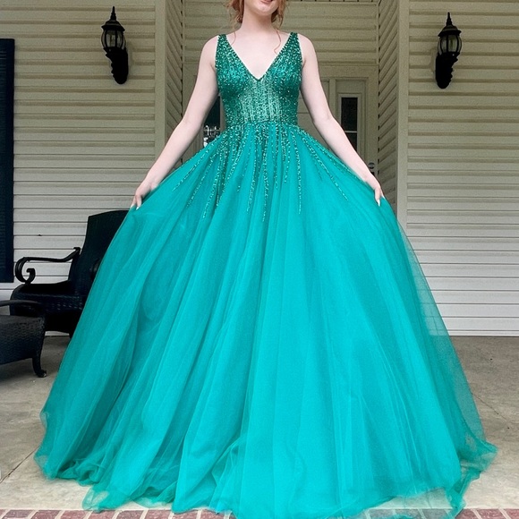 Jobani ball gown. Size 2. Worn once - Picture 1 of 4